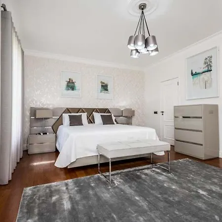Sleeps 8 With Pool Air Con And Wifi 빌라