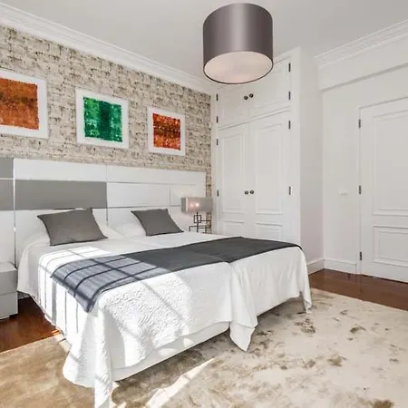 Villa Sleeps 8 With Pool Air Con And Wifi *