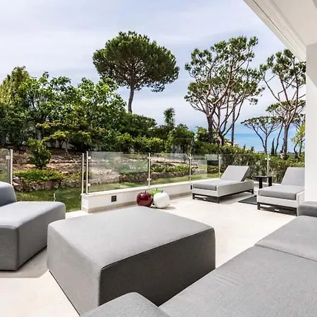 Sleeps 8 With Pool Air Con And Wifi Villa